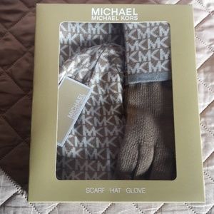 Michael Kors set  scarf/hat/gloves
